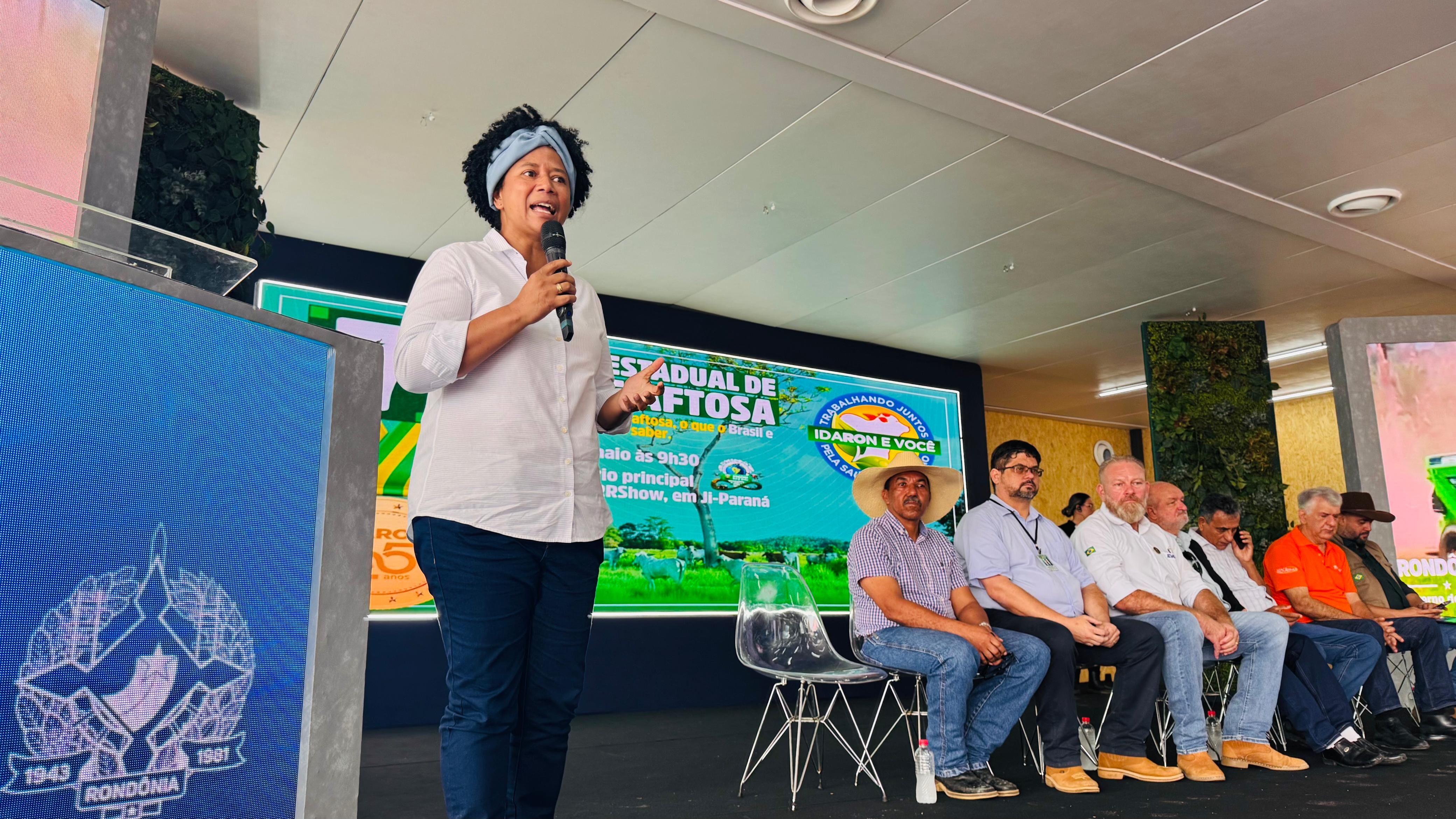 REBANHO DE 18 MILHÕES DE CABEÇAS - Sílvia Cristina ressalta a força da pecuária, no 7° Fórum Estadual de Febre Aftosa na Rondônia Rural Show


